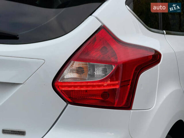 Белый Форд Фокус, объемом двигателя 1.6 л и пробегом 227 тыс. км за 8900 $, фото 24 на Automoto.ua