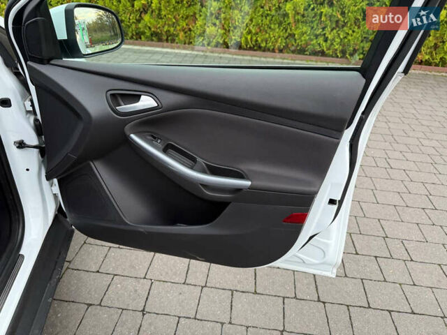 Белый Форд Фокус, объемом двигателя 1.6 л и пробегом 227 тыс. км за 8900 $, фото 32 на Automoto.ua