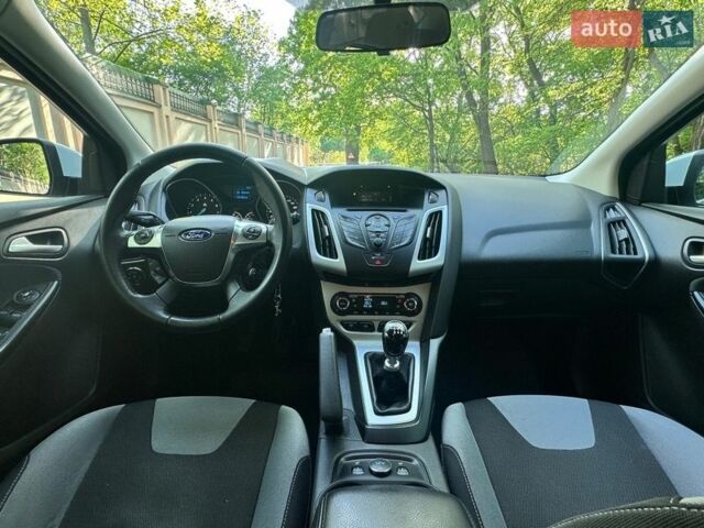Білий Форд Фокус, об'ємом двигуна 1 л та пробігом 196 тис. км за 6100 $, фото 16 на Automoto.ua