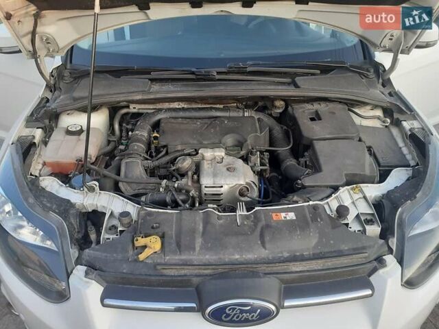 Белый Форд Фокус, объемом двигателя 1 л и пробегом 119 тыс. км за 7500 $, фото 9 на Automoto.ua
