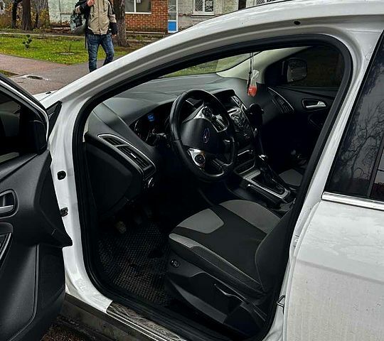 Белый Форд Фокус, объемом двигателя 1 л и пробегом 140 тыс. км за 7000 $, фото 2 на Automoto.ua