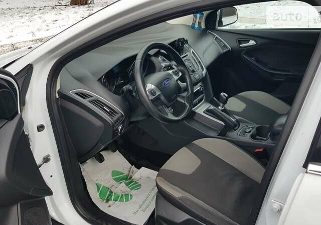 Белый Форд Фокус, объемом двигателя 1 л и пробегом 122 тыс. км за 6800 $, фото 18 на Automoto.ua