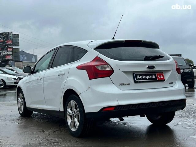 Форд Фокус 2013 в Львове на Automoto.ua Белый Форд Фокус, объемом двигателя 1 л и пробегом 290 тыс. км за 5490 $, фото 5 на Automoto.ua
