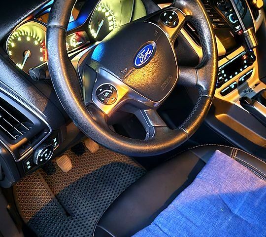 Белый Форд Фокус, объемом двигателя 1 л и пробегом 157 тыс. км за 6350 $, фото 5 на Automoto.ua