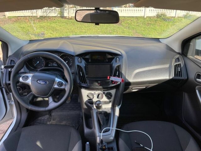 Белый Форд Фокус, объемом двигателя 1 л и пробегом 118 тыс. км за 5500 $, фото 6 на Automoto.ua