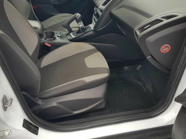 Білий Форд Фокус, об'ємом двигуна 1 л та пробігом 120 тис. км за 6500 $, фото 12 на Automoto.ua