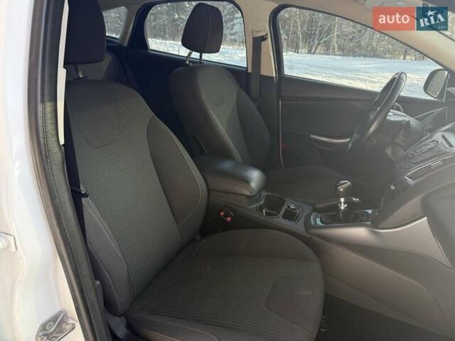 Белый Форд Фокус, объемом двигателя 1.6 л и пробегом 285 тыс. км за 7900 $, фото 11 на Automoto.ua