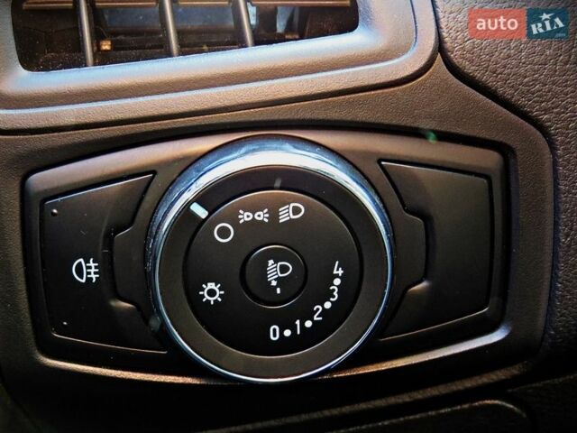 Білий Форд Фокус, об'ємом двигуна 1 л та пробігом 103 тис. км за 7500 $, фото 9 на Automoto.ua