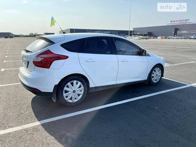 Белый Форд Фокус, объемом двигателя 1 л и пробегом 160 тыс. км за 5500 $, фото 2 на Automoto.ua