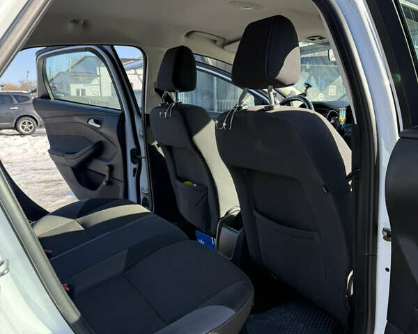 Білий Форд Фокус, об'ємом двигуна 1 л та пробігом 158 тис. км за 7100 $, фото 13 на Automoto.ua