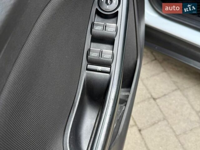 Білий Форд Фокус, об'ємом двигуна 1.6 л та пробігом 195 тис. км за 7900 $, фото 12 на Automoto.ua