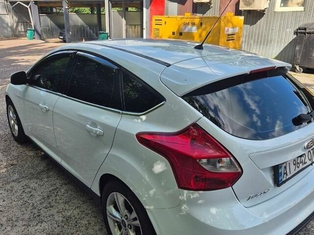 Білий Форд Фокус, об'ємом двигуна 1 л та пробігом 95 тис. км за 7999 $, фото 4 на Automoto.ua