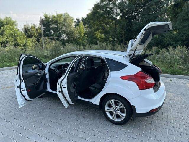 Белый Форд Фокус, объемом двигателя 1 л и пробегом 185 тыс. км за 4992 $, фото 7 на Automoto.ua