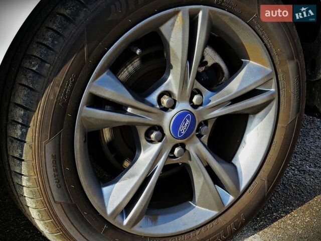 Білий Форд Фокус, об'ємом двигуна 1 л та пробігом 103 тис. км за 7500 $, фото 4 на Automoto.ua
