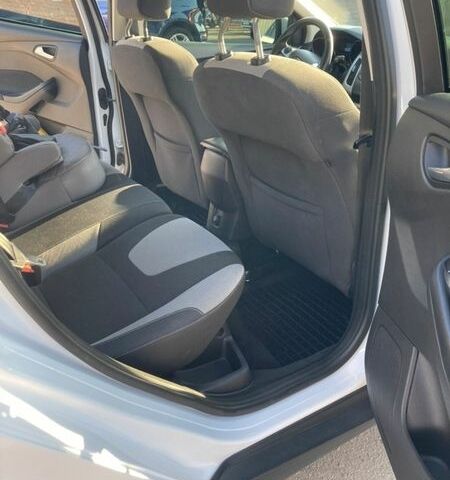 Белый Форд Фокус, объемом двигателя 1 л и пробегом 230 тыс. км за 6000 $, фото 6 на Automoto.ua