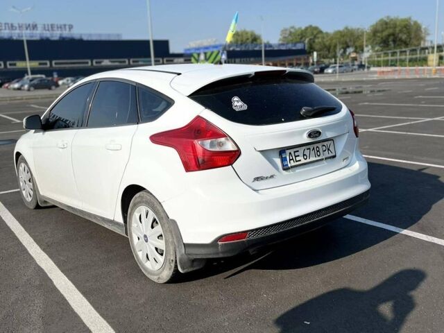 Белый Форд Фокус, объемом двигателя 1 л и пробегом 160 тыс. км за 5500 $, фото 1 на Automoto.ua