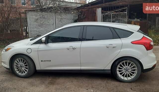 Белый Форд Фокус, объемом двигателя 0 л и пробегом 179 тыс. км за 8500 $, фото 3 на Automoto.ua