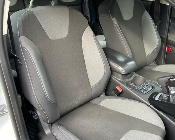 Білий Форд Фокус, об'ємом двигуна 1 л та пробігом 244 тис. км за 5650 $, фото 9 на Automoto.ua