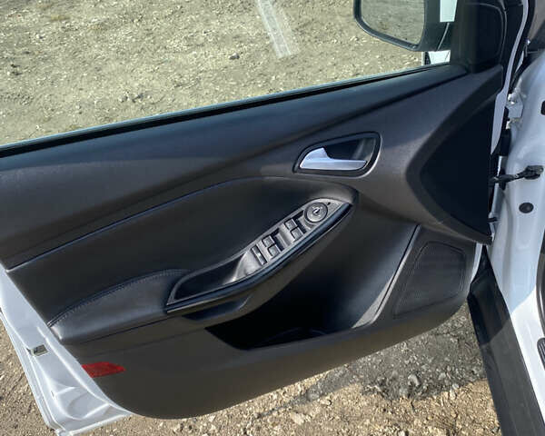 Белый Форд Фокус, объемом двигателя 0 л и пробегом 115 тыс. км за 7200 $, фото 11 на Automoto.ua