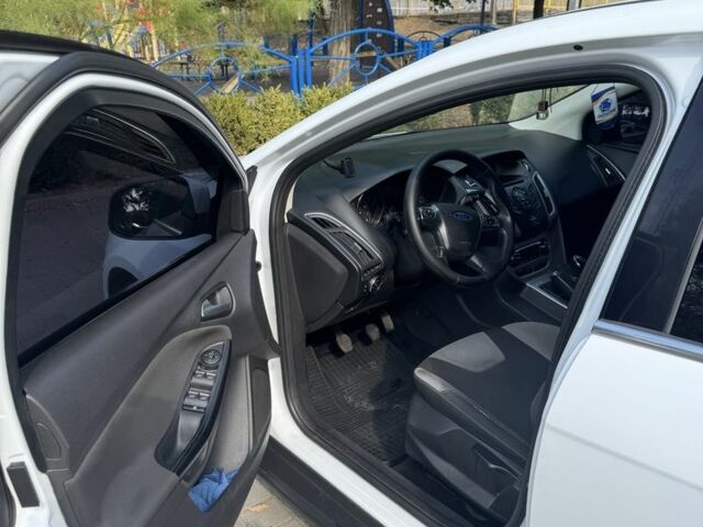 Белый Форд Фокус, объемом двигателя 1 л и пробегом 228 тыс. км за 6000 $, фото 7 на Automoto.ua