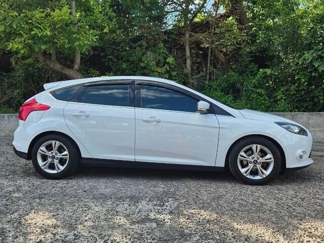 Білий Форд Фокус, об'ємом двигуна 1 л та пробігом 95 тис. км за 7999 $, фото 3 на Automoto.ua