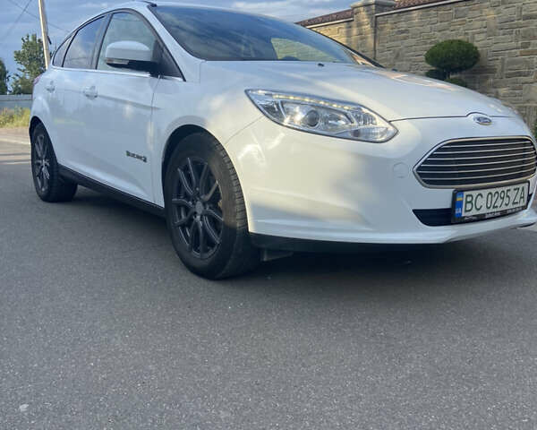 Белый Форд Фокус, объемом двигателя 0 л и пробегом 115 тыс. км за 5400 $, фото 4 на Automoto.ua