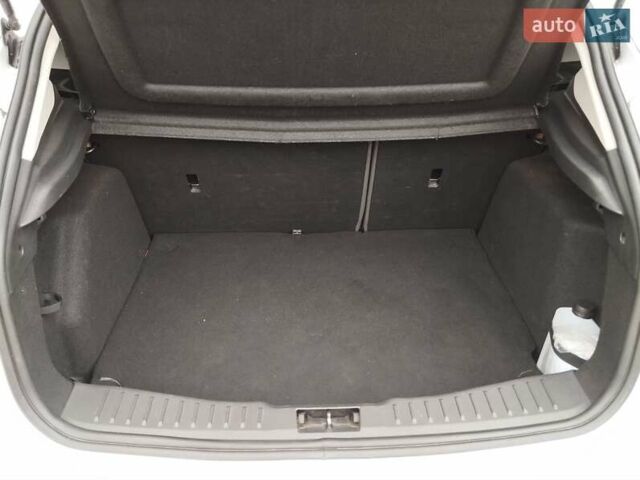 Белый Форд Фокус, объемом двигателя 1 л и пробегом 190 тыс. км за 5850 $, фото 11 на Automoto.ua