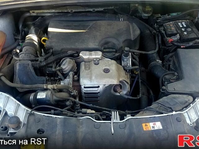 Форд Фокус 2013 у Києві на Automoto.ua Білий Форд Фокус, об'ємом двигуна 1 л та пробігом 161 тис. км за 4444 $, фото 3 на Automoto.ua