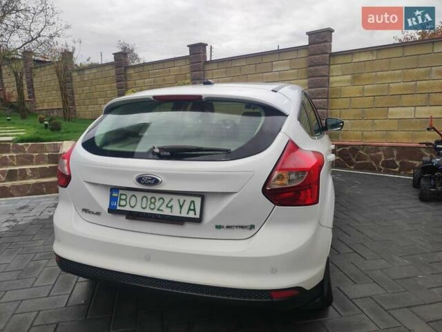 Белый Форд Фокус, объемом двигателя 0 л и пробегом 92 тыс. км за 6500 $, фото 7 на Automoto.ua