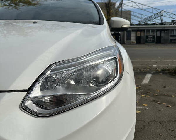 Белый Форд Фокус, объемом двигателя 0 л и пробегом 100 тыс. км за 8500 $, фото 12 на Automoto.ua