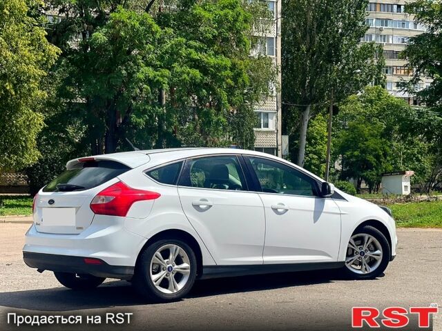 Белый Форд Фокус, объемом двигателя 1 л и пробегом 131 тыс. км за 4700 $, фото 2 на Automoto.ua