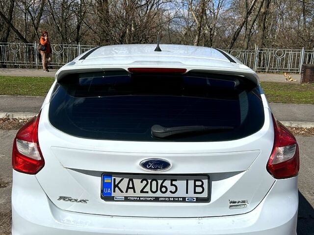 Форд Фокус 2013 в Киеве на Automoto.ua Белый Форд Фокус, объемом двигателя 1 л и пробегом 152 тыс. км за 6500 $, фото 2 на Automoto.ua