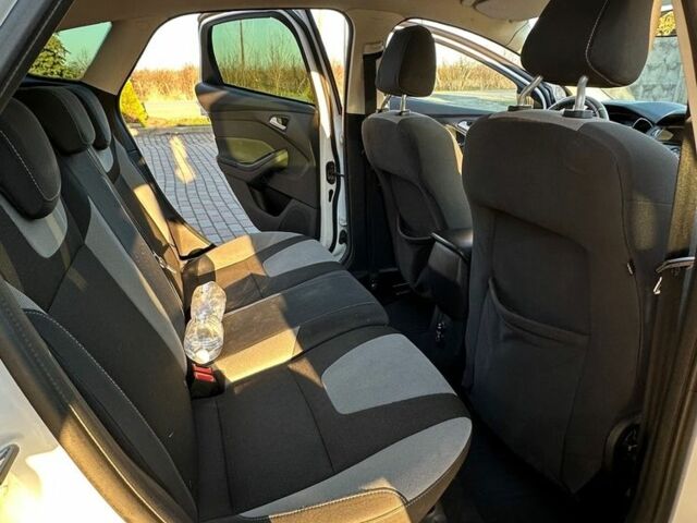 Белый Форд Фокус, объемом двигателя 1 л и пробегом 290 тыс. км за 4999 $, фото 9 на Automoto.ua