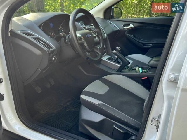 Білий Форд Фокус, об'ємом двигуна 1 л та пробігом 196 тис. км за 6100 $, фото 11 на Automoto.ua