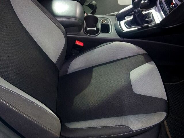 Білий Форд Фокус, об'ємом двигуна 1 л та пробігом 1190 тис. км за 5999 $, фото 2 на Automoto.ua