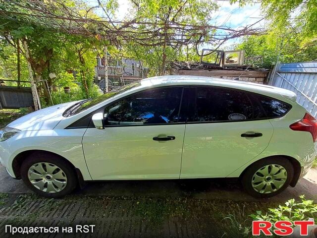 Белый Форд Фокус, объемом двигателя 1.6 л и пробегом 126 тыс. км за 8100 $, фото 6 на Automoto.ua