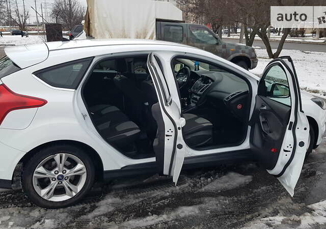 Белый Форд Фокус, объемом двигателя 1 л и пробегом 122 тыс. км за 6800 $, фото 15 на Automoto.ua