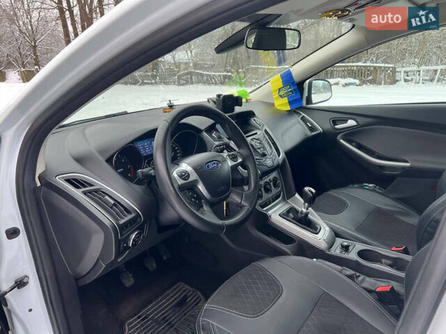 Белый Форд Фокус, объемом двигателя 1.6 л и пробегом 221 тыс. км за 8800 $, фото 9 на Automoto.ua