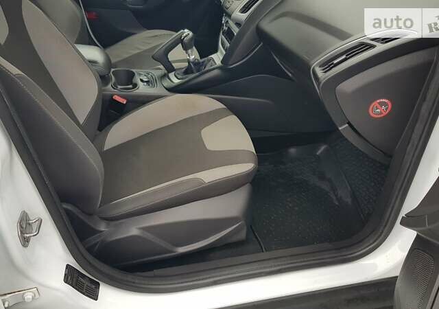 Белый Форд Фокус, объемом двигателя 1 л и пробегом 122 тыс. км за 6800 $, фото 12 на Automoto.ua