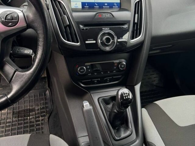 Білий Форд Фокус, об'ємом двигуна 1 л та пробігом 129 тис. км за 8750 $, фото 6 на Automoto.ua