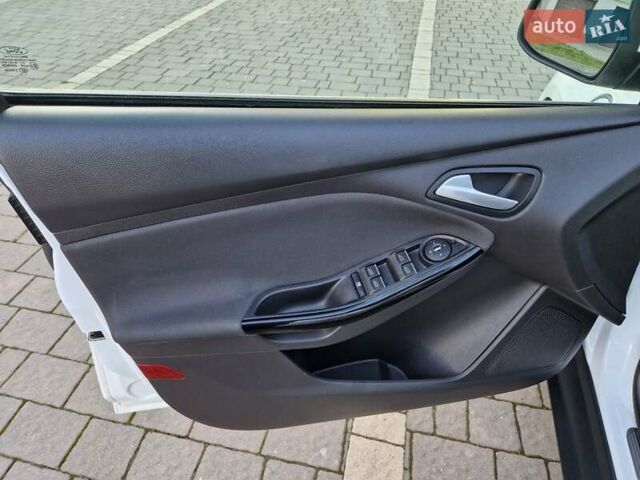 Білий Форд Фокус, об'ємом двигуна 0 л та пробігом 65 тис. км за 5999 $, фото 29 на Automoto.ua