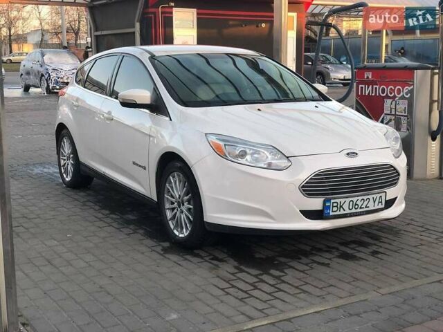 Белый Форд Фокус, объемом двигателя 0 л и пробегом 149 тыс. км за 6950 $, фото 2 на Automoto.ua