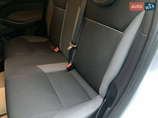 Форд Фокус 2014 в Одессе на Automoto.ua Белый Форд Фокус, объемом двигателя 1 л и пробегом 111 тыс. км за 4999 $, фото 26 на Automoto.ua