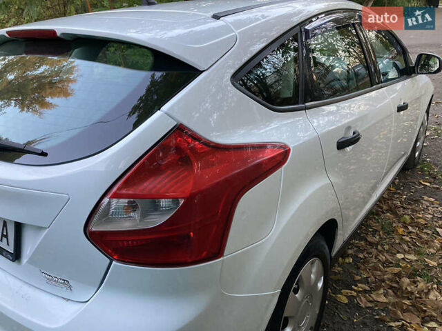 Форд Фокус 2014 в Одессе на Automoto.ua Белый Форд Фокус, объемом двигателя 1 л и пробегом 111 тыс. км за 4999 $, фото 11 на Automoto.ua
