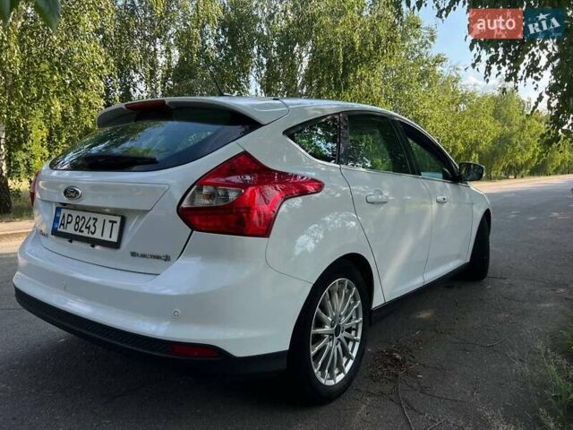 Белый Форд Фокус, объемом двигателя 0 л и пробегом 155 тыс. км за 6900 $, фото 4 на Automoto.ua