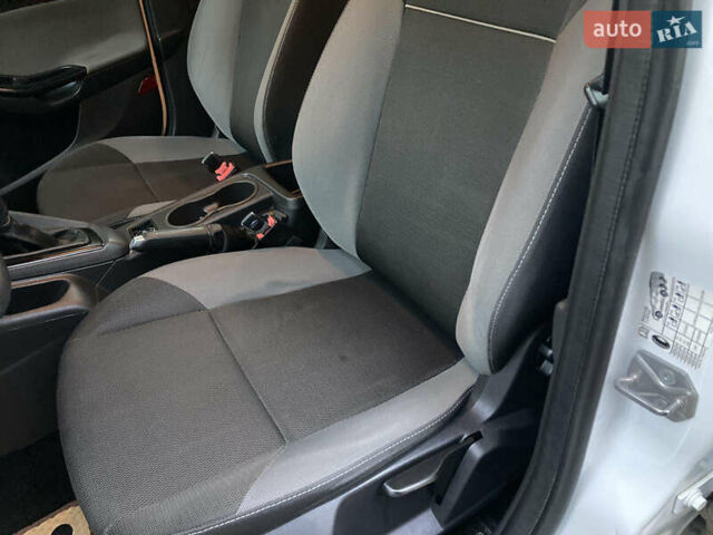 Форд Фокус 2014 в Одессе на Automoto.ua Белый Форд Фокус, объемом двигателя 1 л и пробегом 111 тыс. км за 4999 $, фото 27 на Automoto.ua