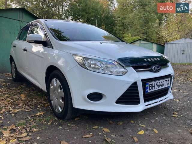 Форд Фокус 2014 в Одессе на Automoto.ua Белый Форд Фокус, объемом двигателя 1 л и пробегом 111 тыс. км за 4999 $, фото 3 на Automoto.ua
