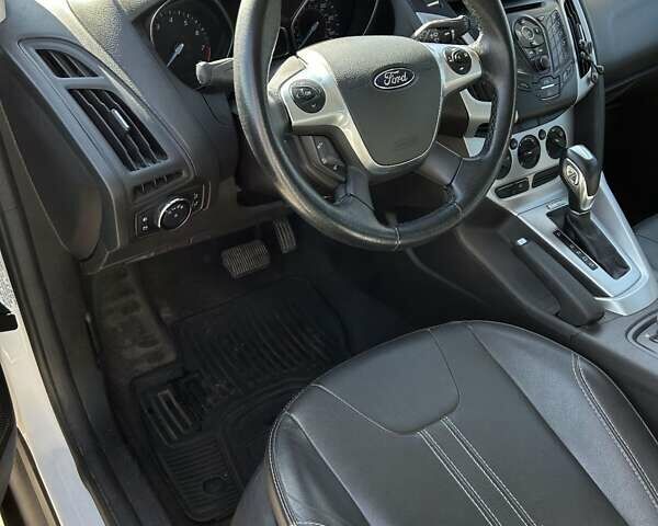 Белый Форд Фокус, объемом двигателя 2 л и пробегом 161 тыс. км за 8900 $, фото 7 на Automoto.ua