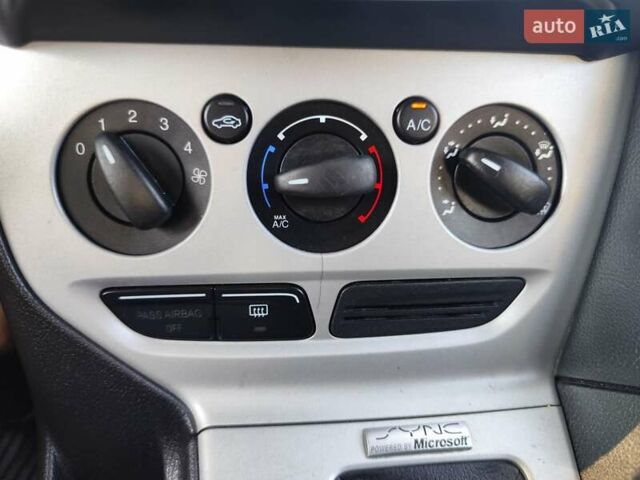 Белый Форд Фокус, объемом двигателя 2 л и пробегом 163 тыс. км за 7999 $, фото 25 на Automoto.ua