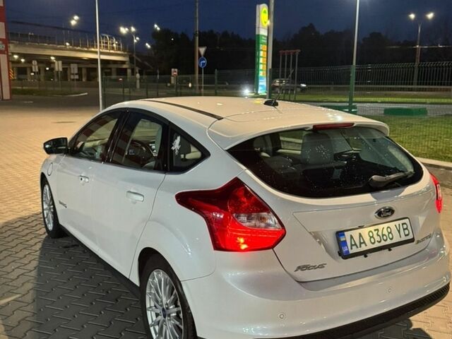 Білий Форд Фокус, об'ємом двигуна 0 л та пробігом 97 тис. км за 4200 $, фото 5 на Automoto.ua